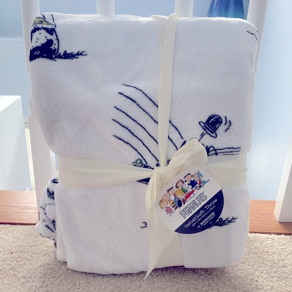 Last 1! Peanut Snoopy Berkshire St Patrick Blanket - Picture 3 of 10